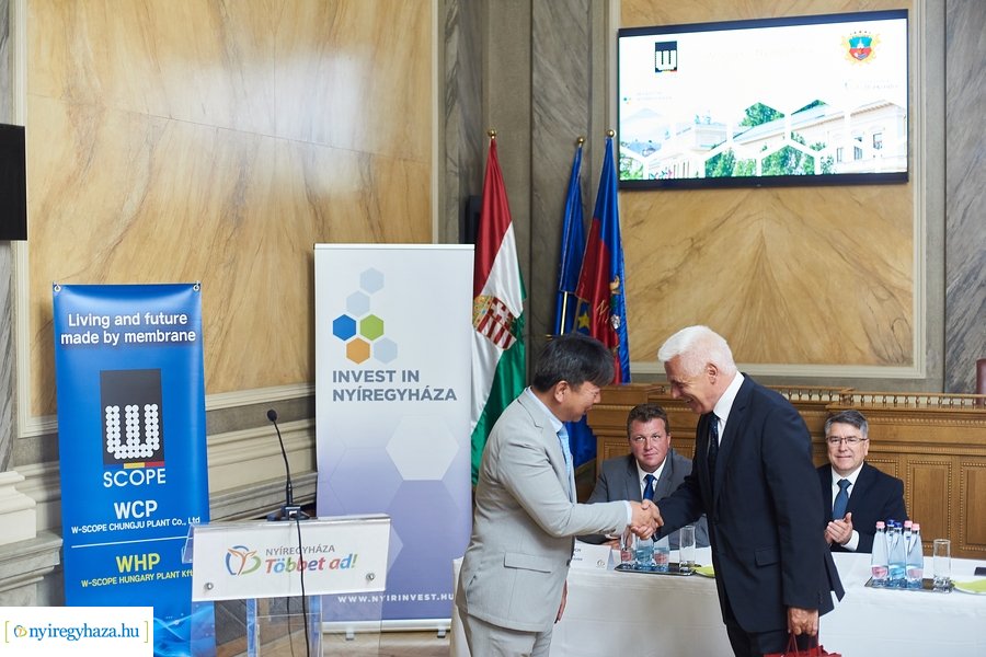 W-Scope beruházás aláírása
