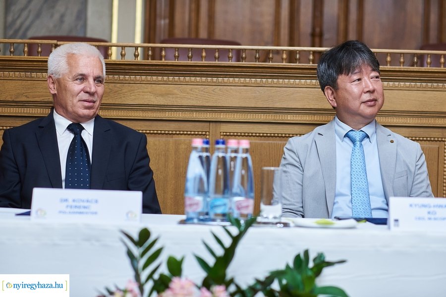 W-Scope beruházás aláírása