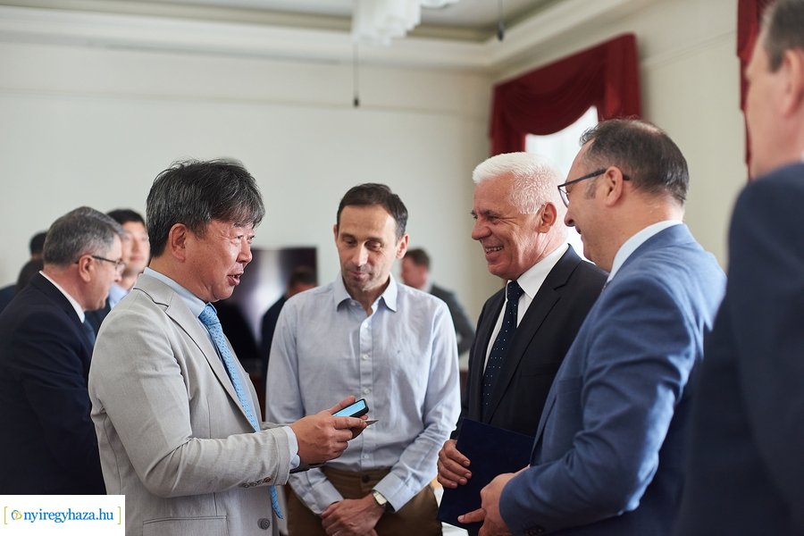 W-Scope beruházás aláírása