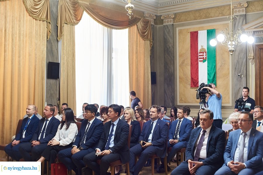 W-Scope beruházás aláírása