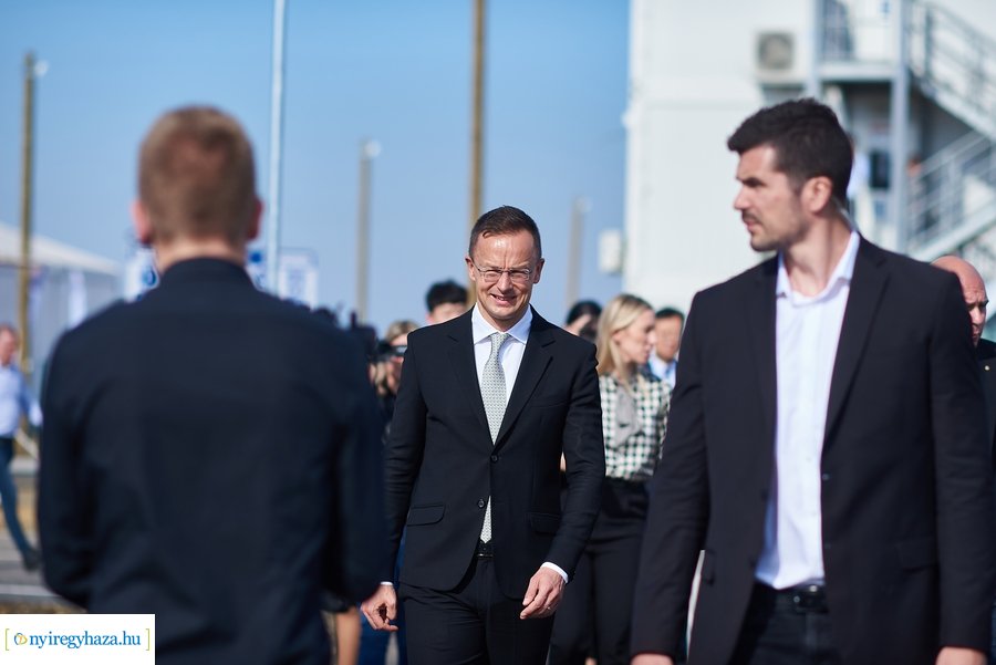 W-Scope Hungary Plant alapkő letétele