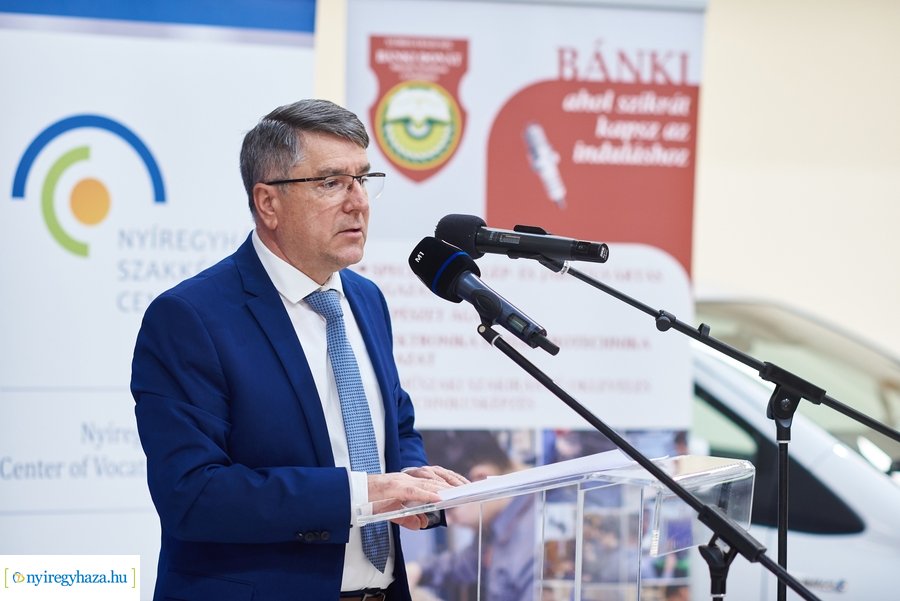 Wifi rendszer átadó a Bánki Donát iskolában