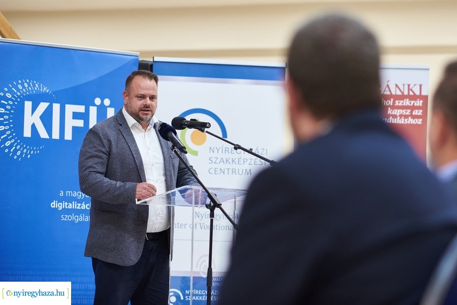 Wifi rendszer átadó a Bánki Donát iskolában