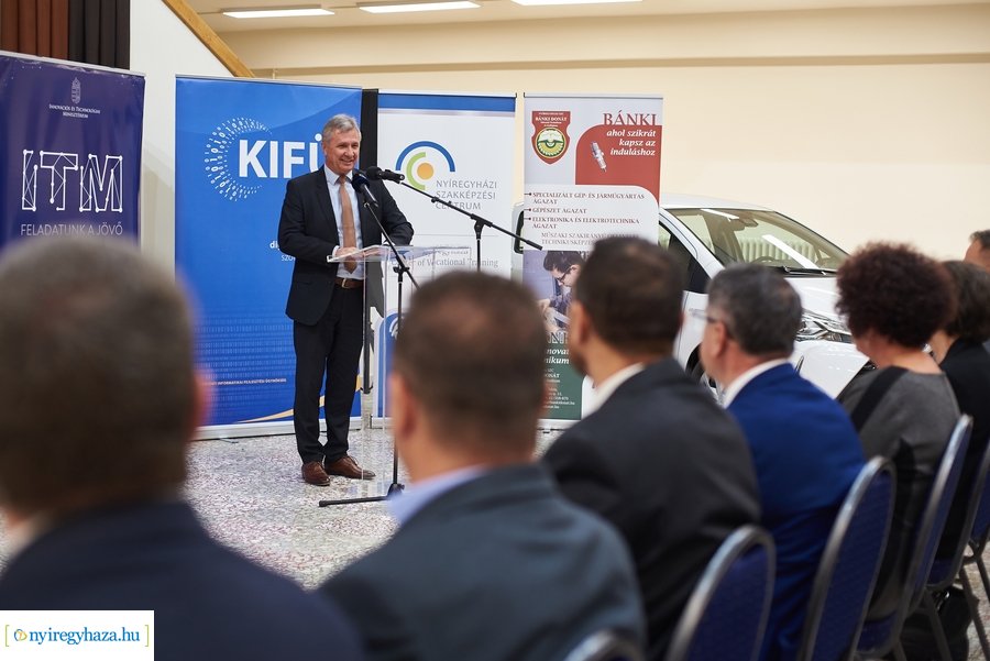 Wifi rendszer átadó a Bánki Donát iskolában