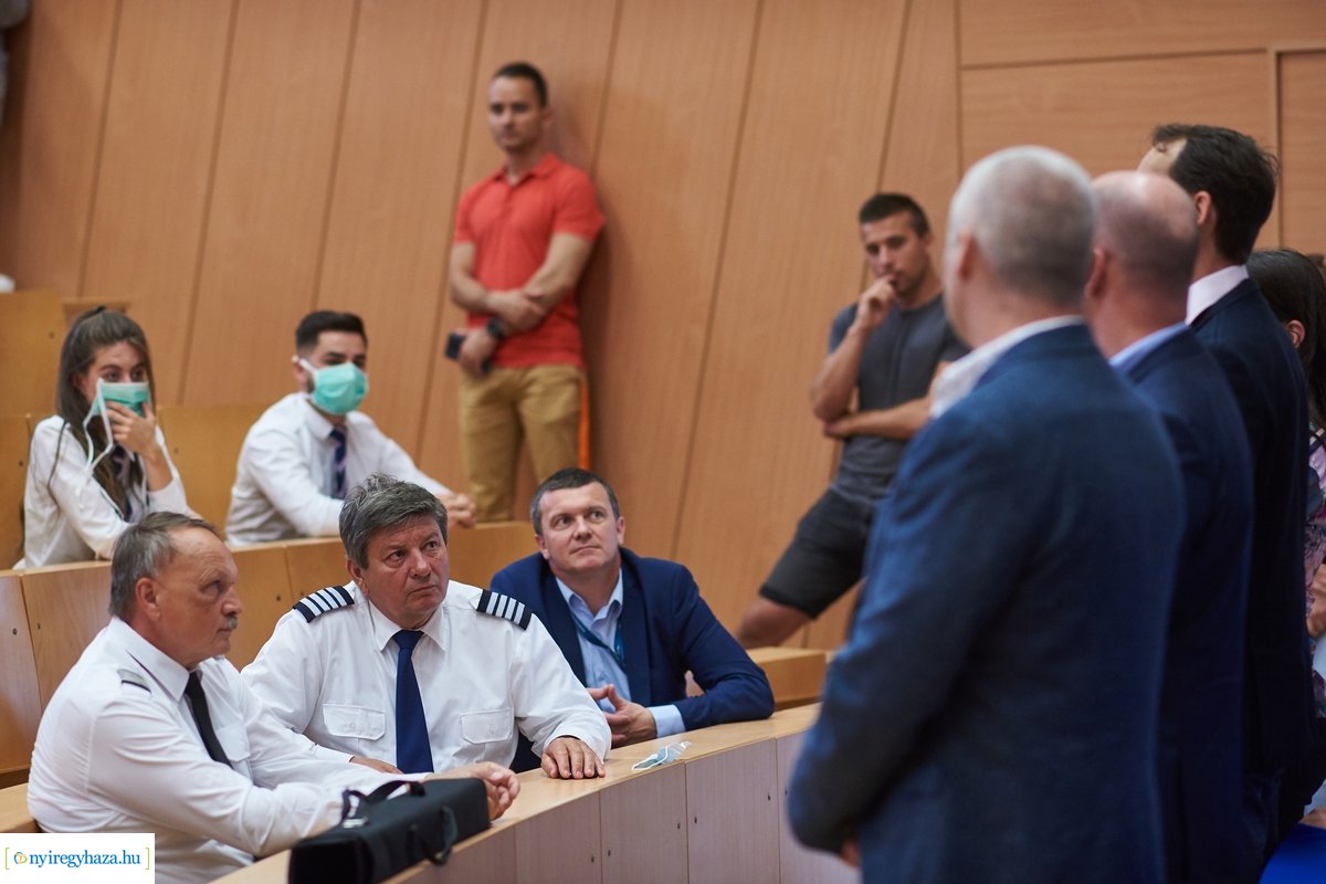 Wizz Air vezetőségének látogatása a Nyíregyházi Egyetemen