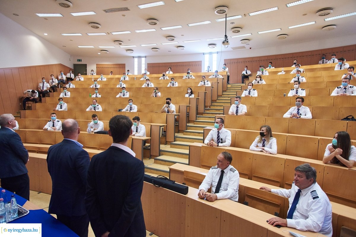 Wizz Air vezetőségének látogatása a Nyíregyházi Egyetemen