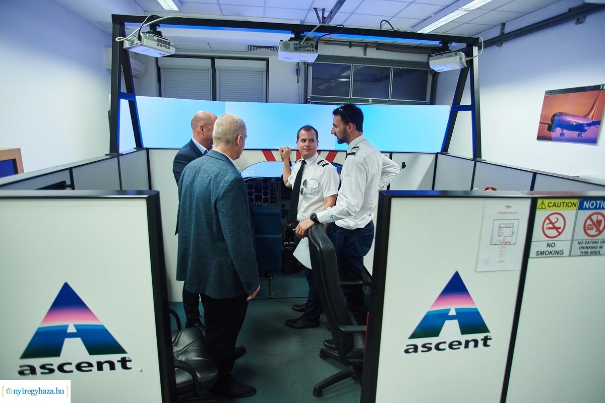 Wizz Air vezetőségének látogatása a Nyíregyházi Egyetemen