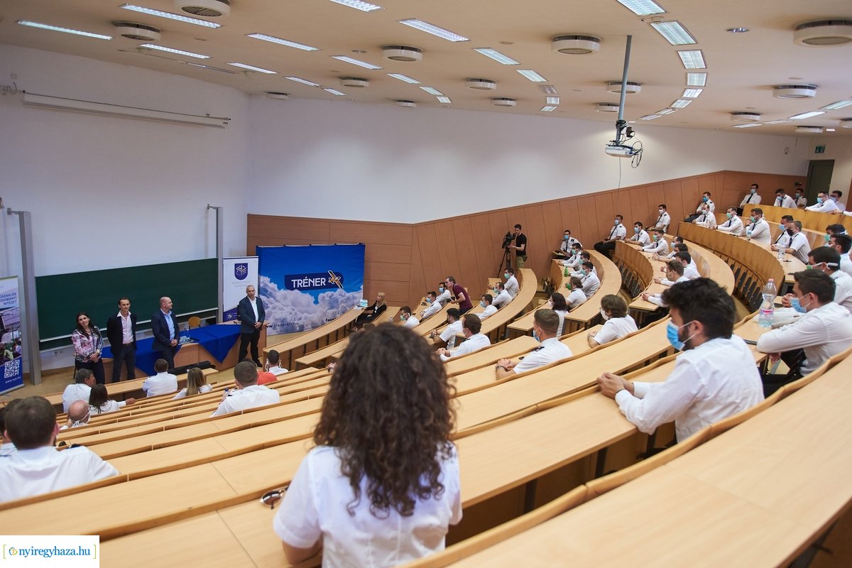 Wizz Air vezetőségének látogatása a Nyíregyházi Egyetemen