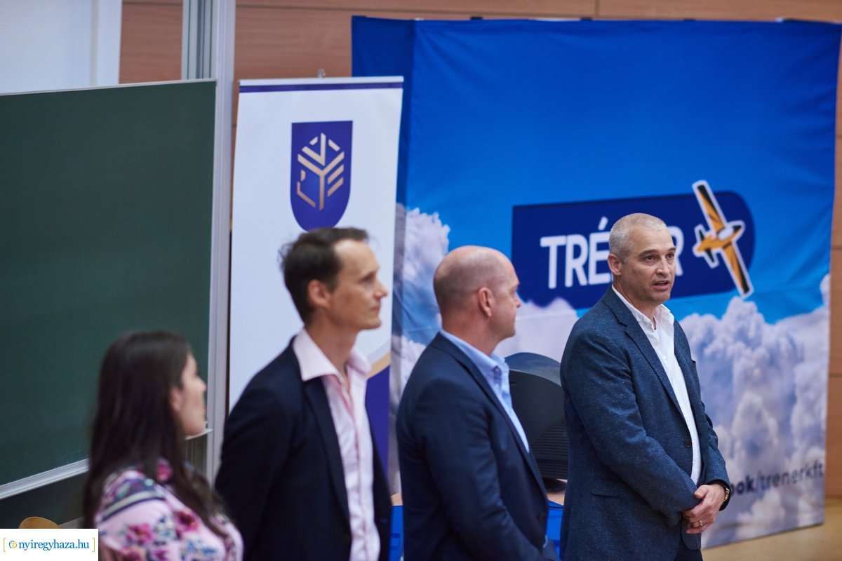 Wizz Air vezetőségének látogatása a Nyíregyházi Egyetemen