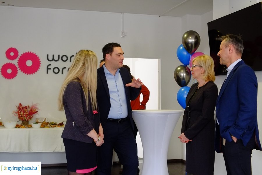 Work Force megnyitó