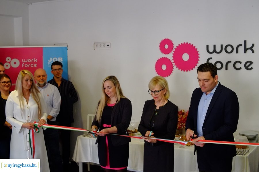 Work Force megnyitó