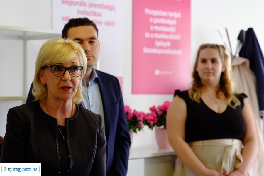 Work Force megnyitó