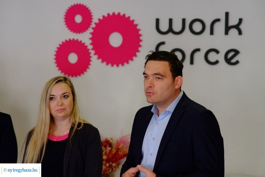 Work Force megnyitó