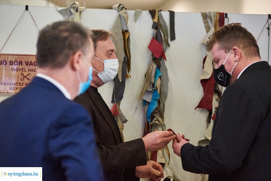 Zajácz Tamás bőrműves iparművész kiállítása