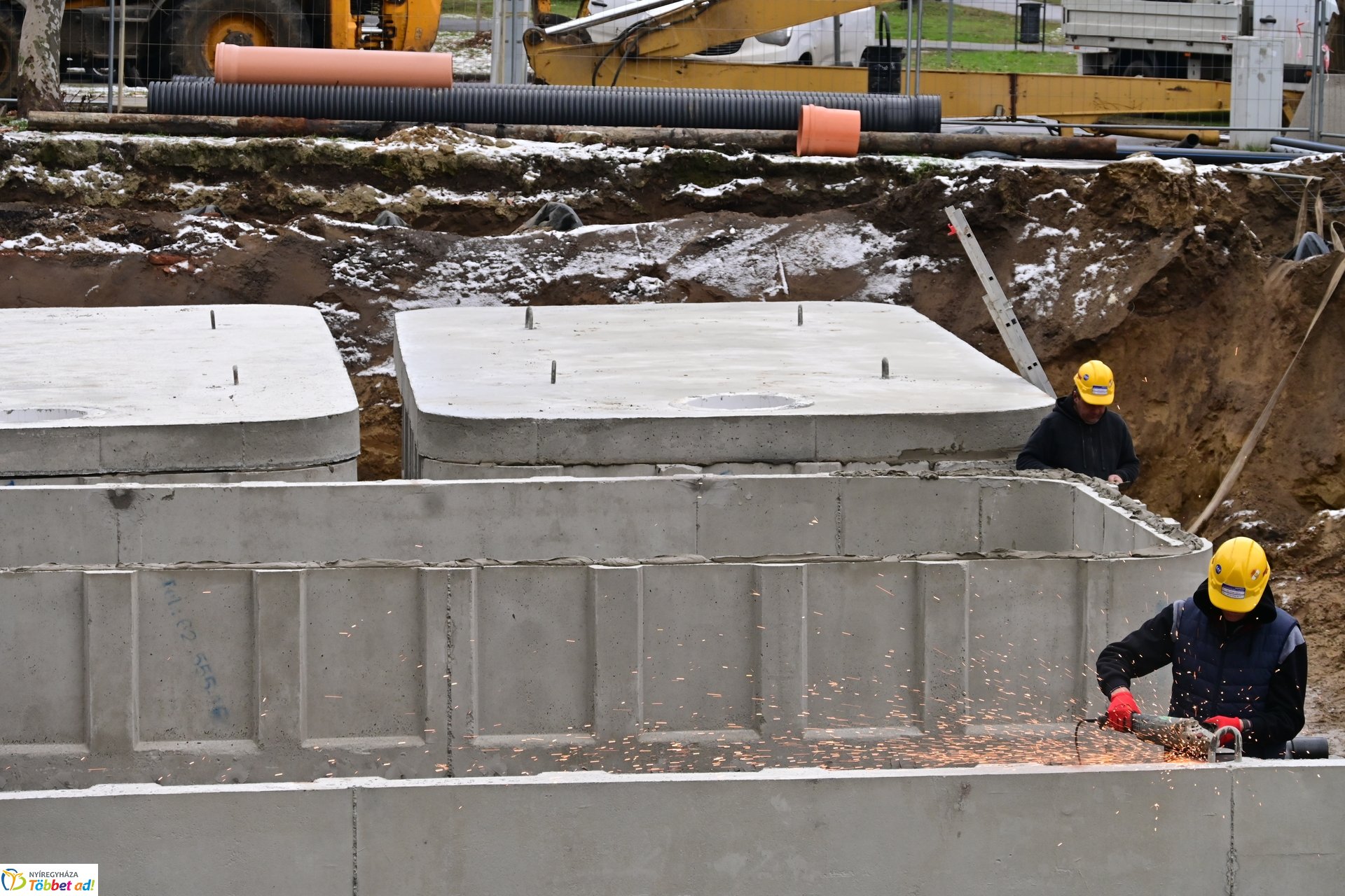 Záportározó elemek behelyezése a Kossuth utcán