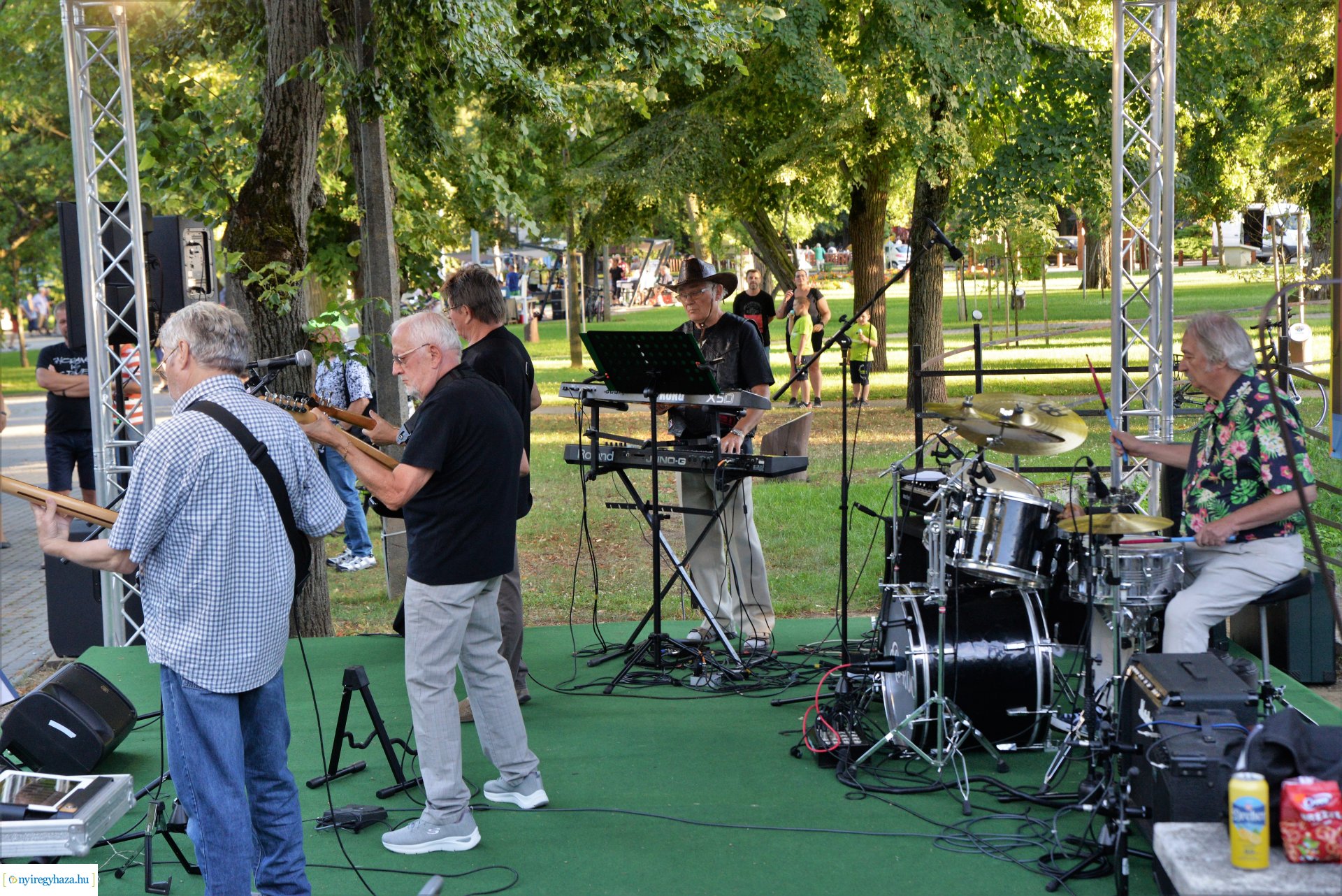 Zene Sóstón - a RetRock Band koncertje