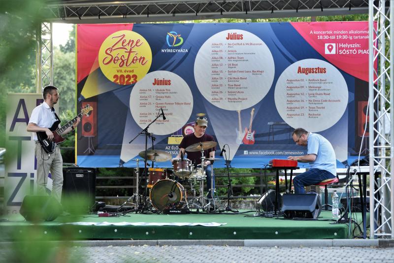 Zene Sóstón - az Artézis együttes koncertje