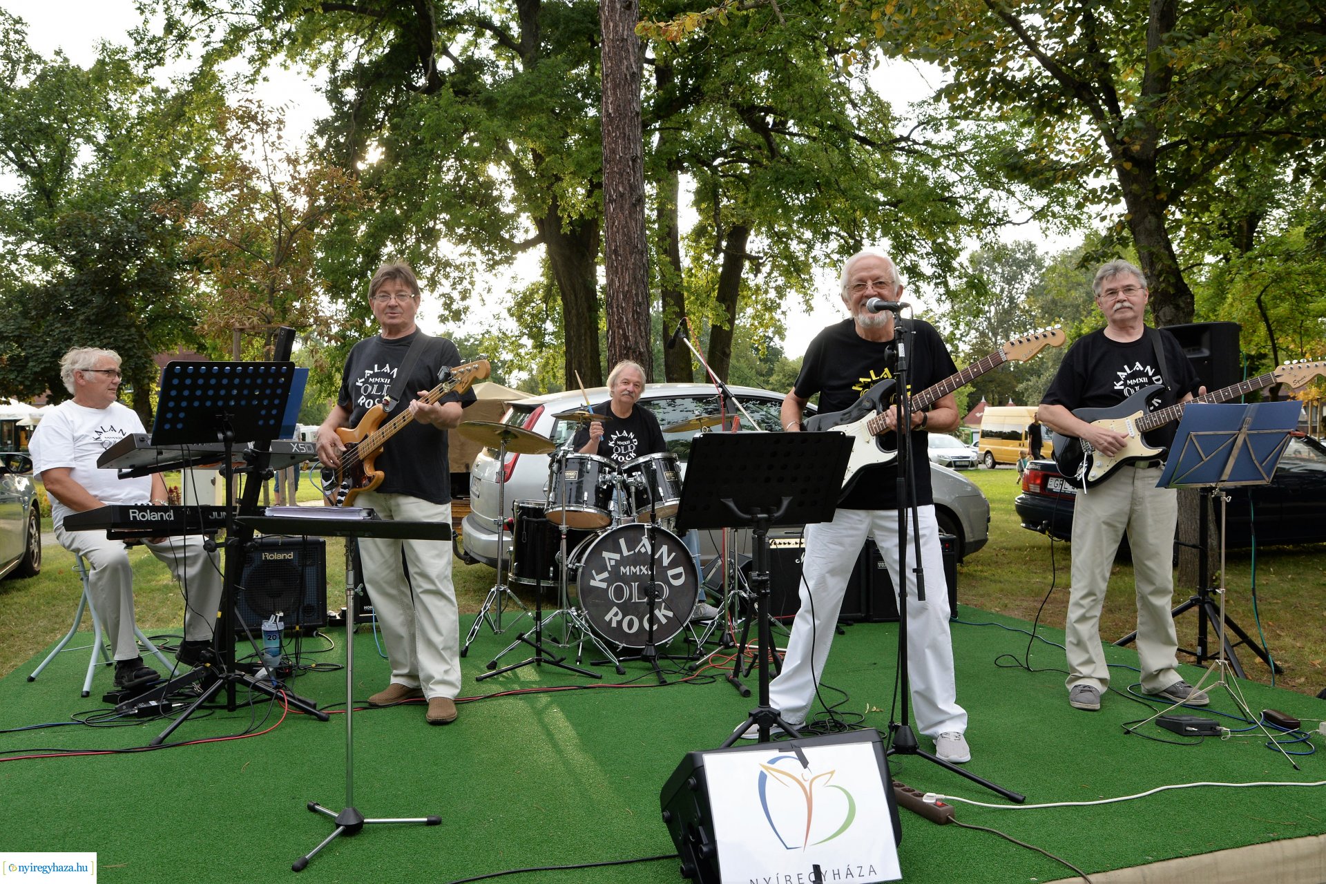 Zene Sóstón-szerdán a Kaland Old Rock együttes lépett fel