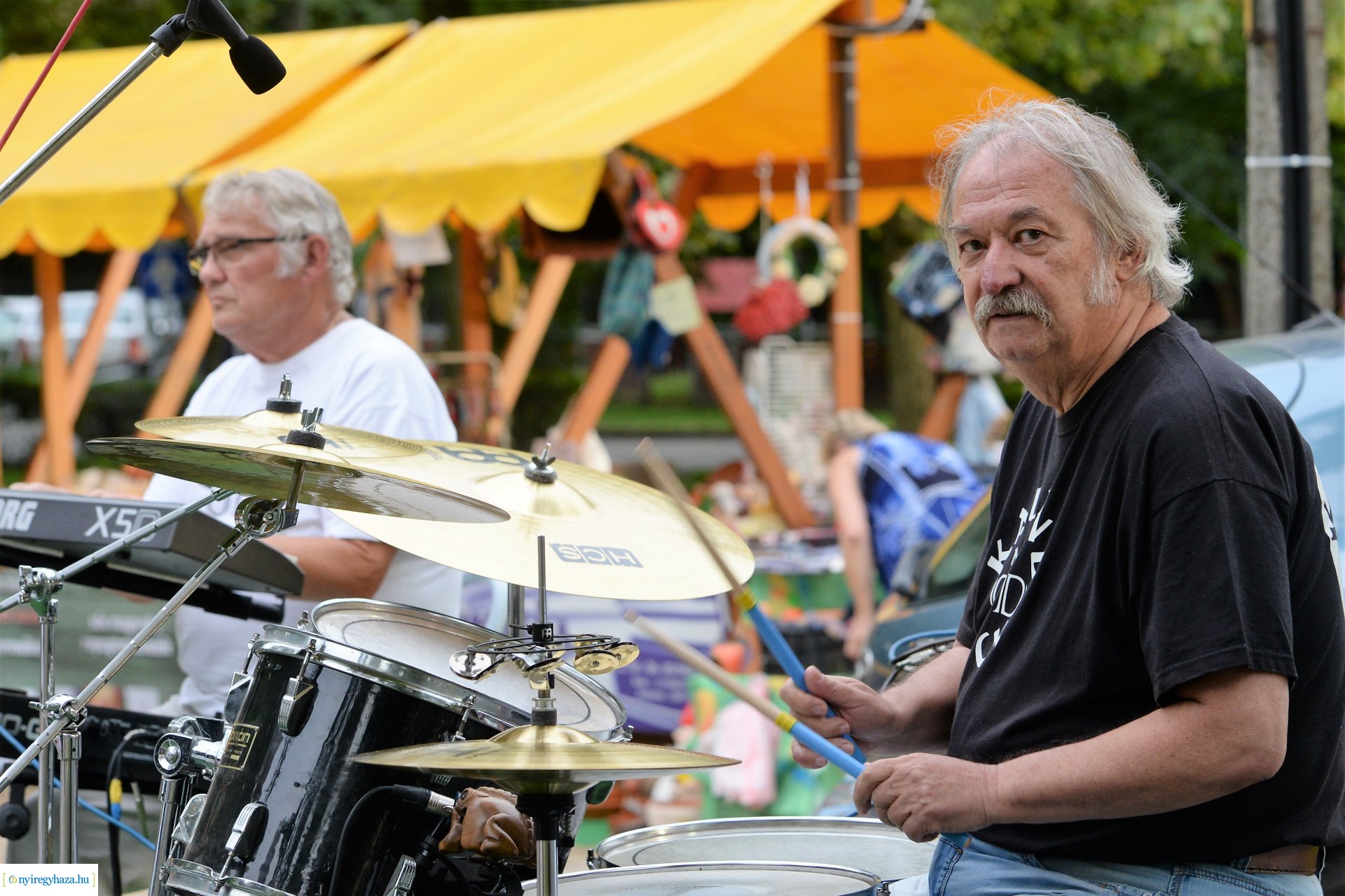 Zene Sóstón-szerdán a Kaland Old Rock együttes lépett fel