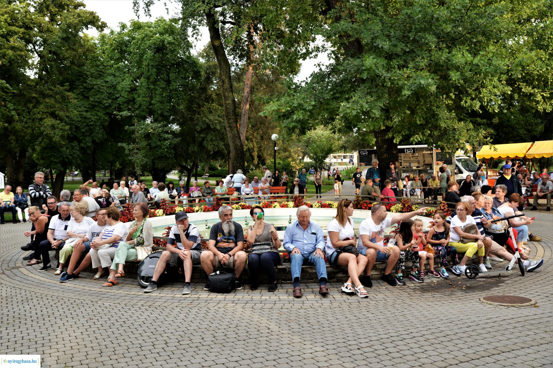 Zene Sóstón-szerdán a Kaland Old Rock együttes lépett fel