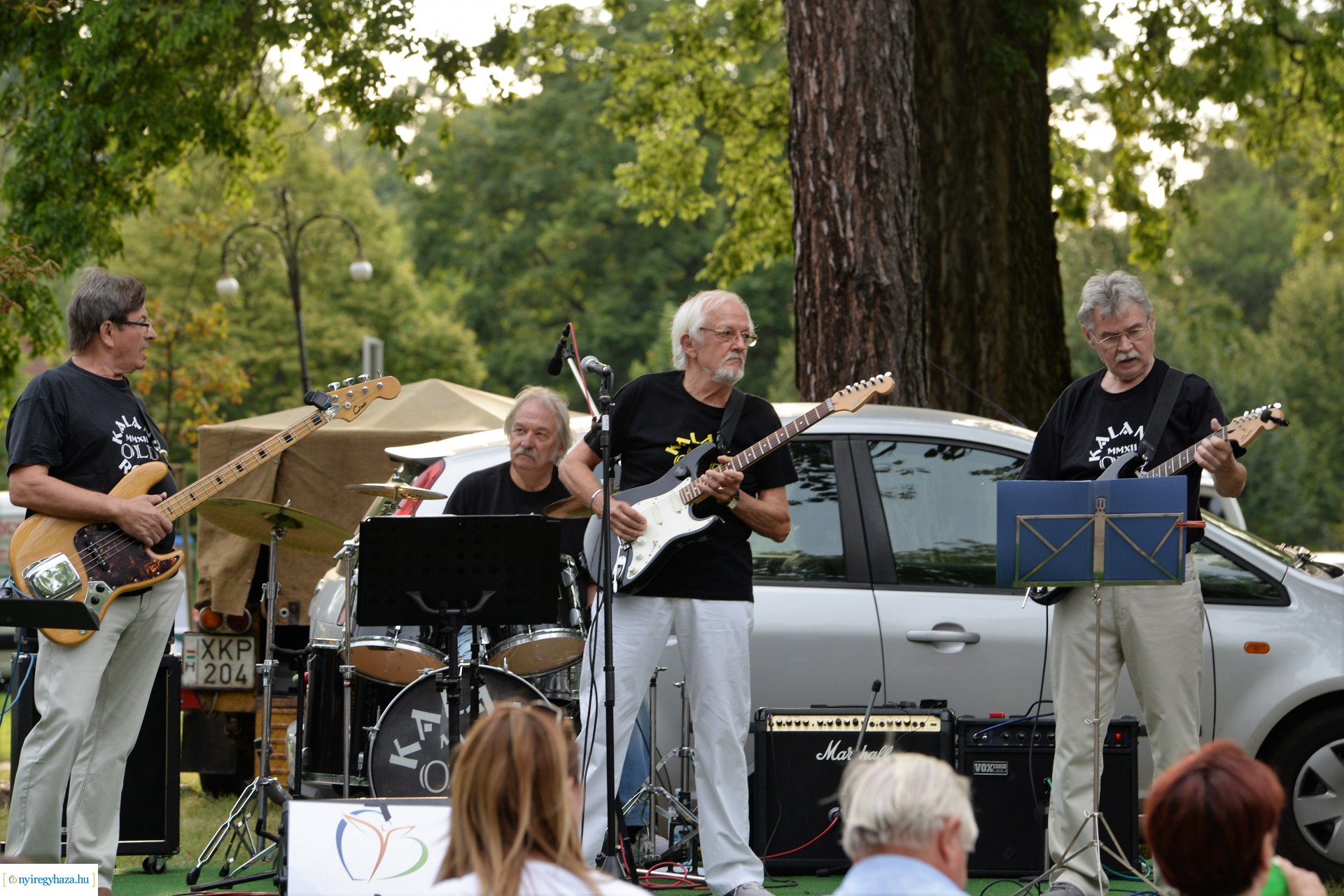 Zene Sóstón-szerdán a Kaland Old Rock együttes lépett fel
