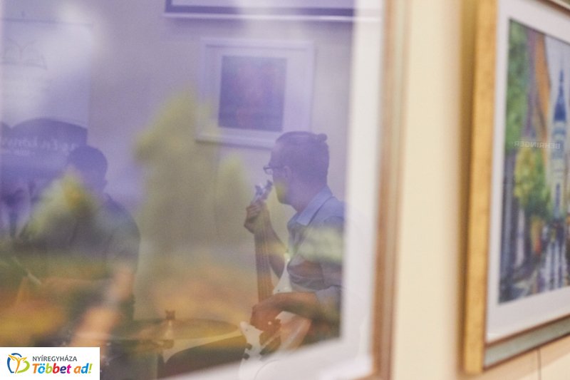 Zenés költészet a könyvtárban