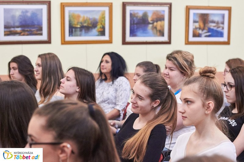 Zenés költészet a könyvtárban