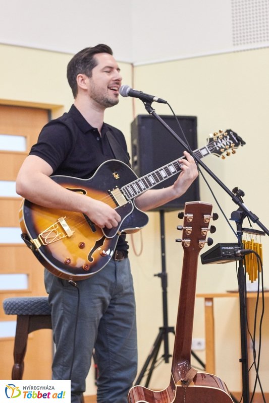 Zenés költészet a könyvtárban