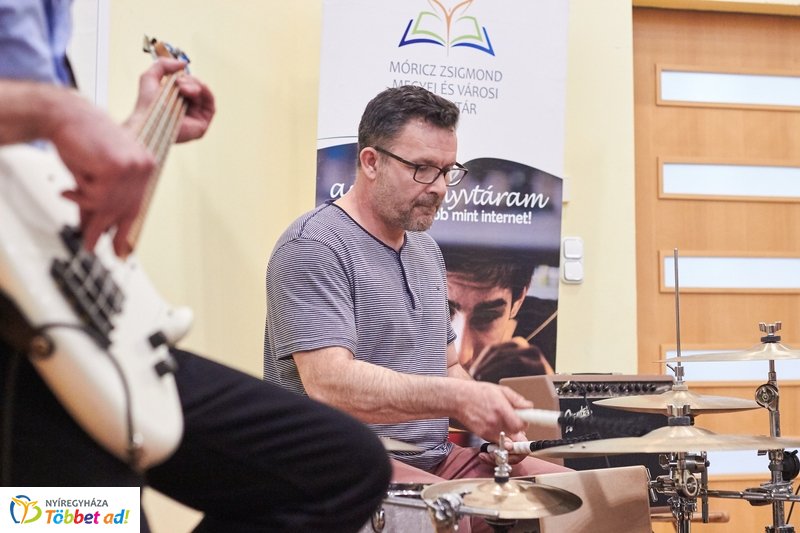 Zenés költészet a könyvtárban