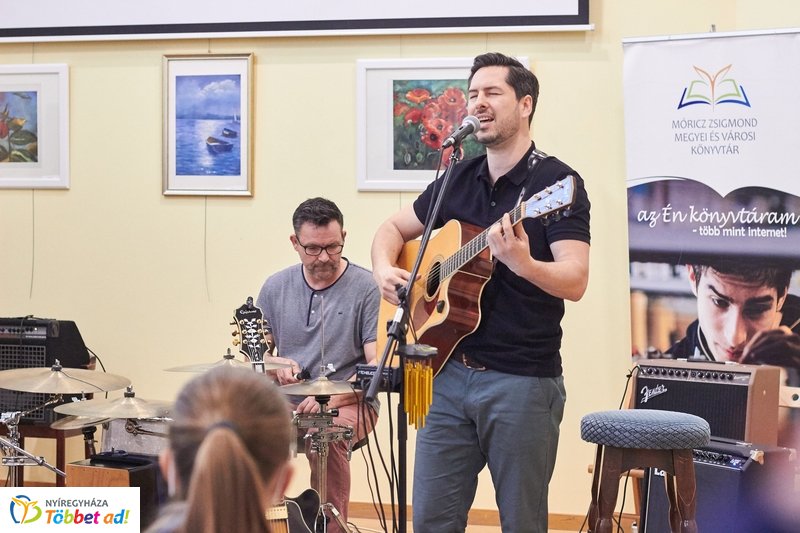 Zenés költészet a könyvtárban