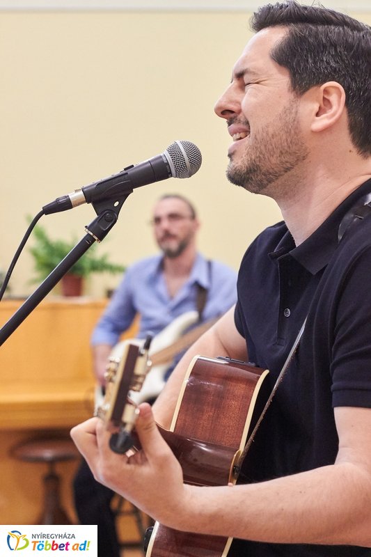 Zenés költészet a könyvtárban