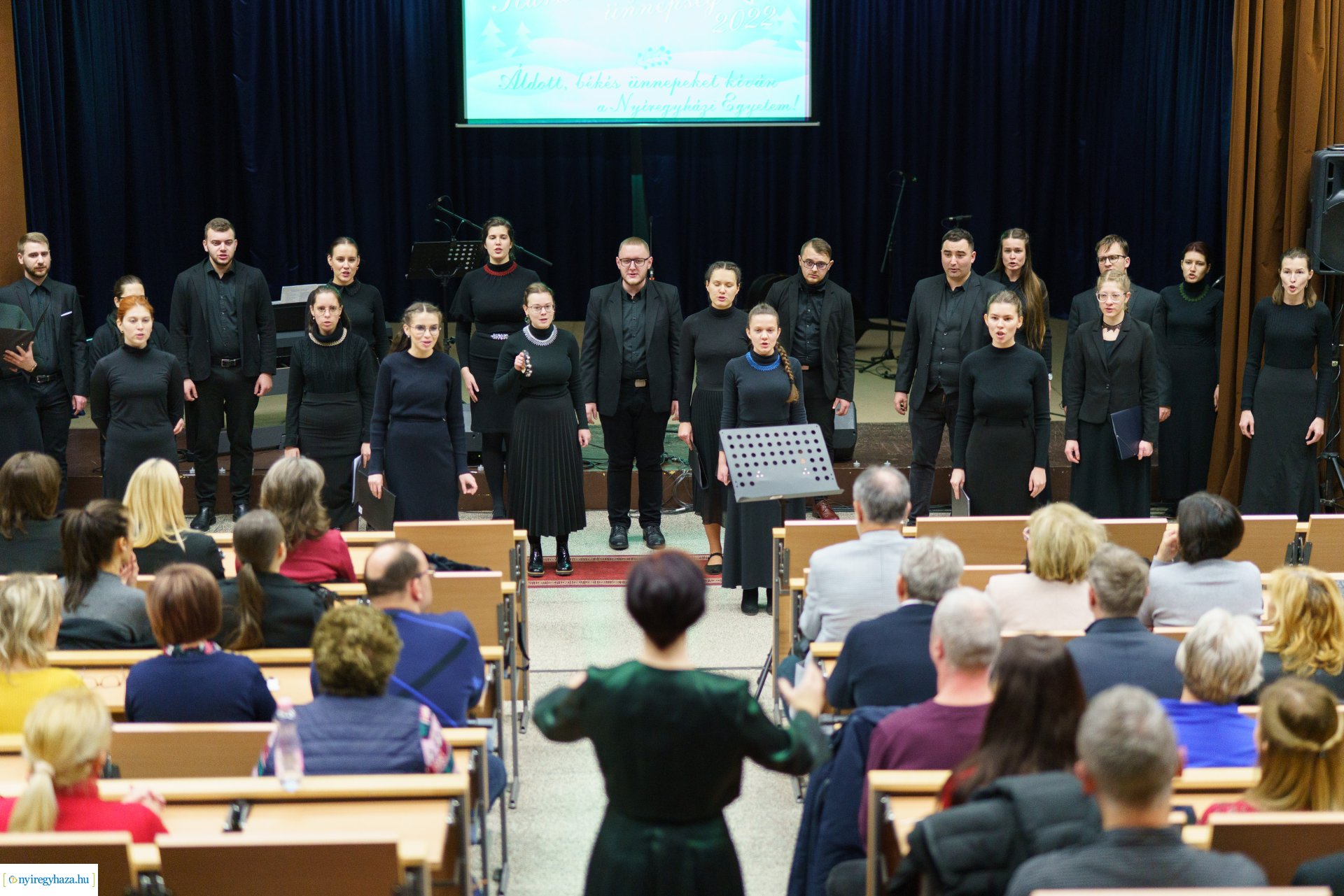 Zenés ünnepvárás: karácsonyi ünnepség az egyetemen (Fotók: Váczy Norbert, Nyíregyházi Egyetem)