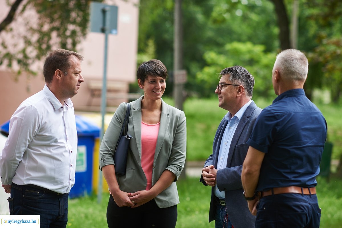 Zöldhulladék-gyűjtő Pont átadó