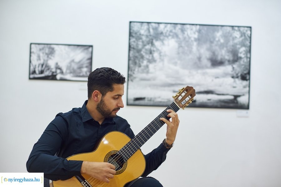 Zsila Sándor fotóművész kiállítása a Városi Galériában