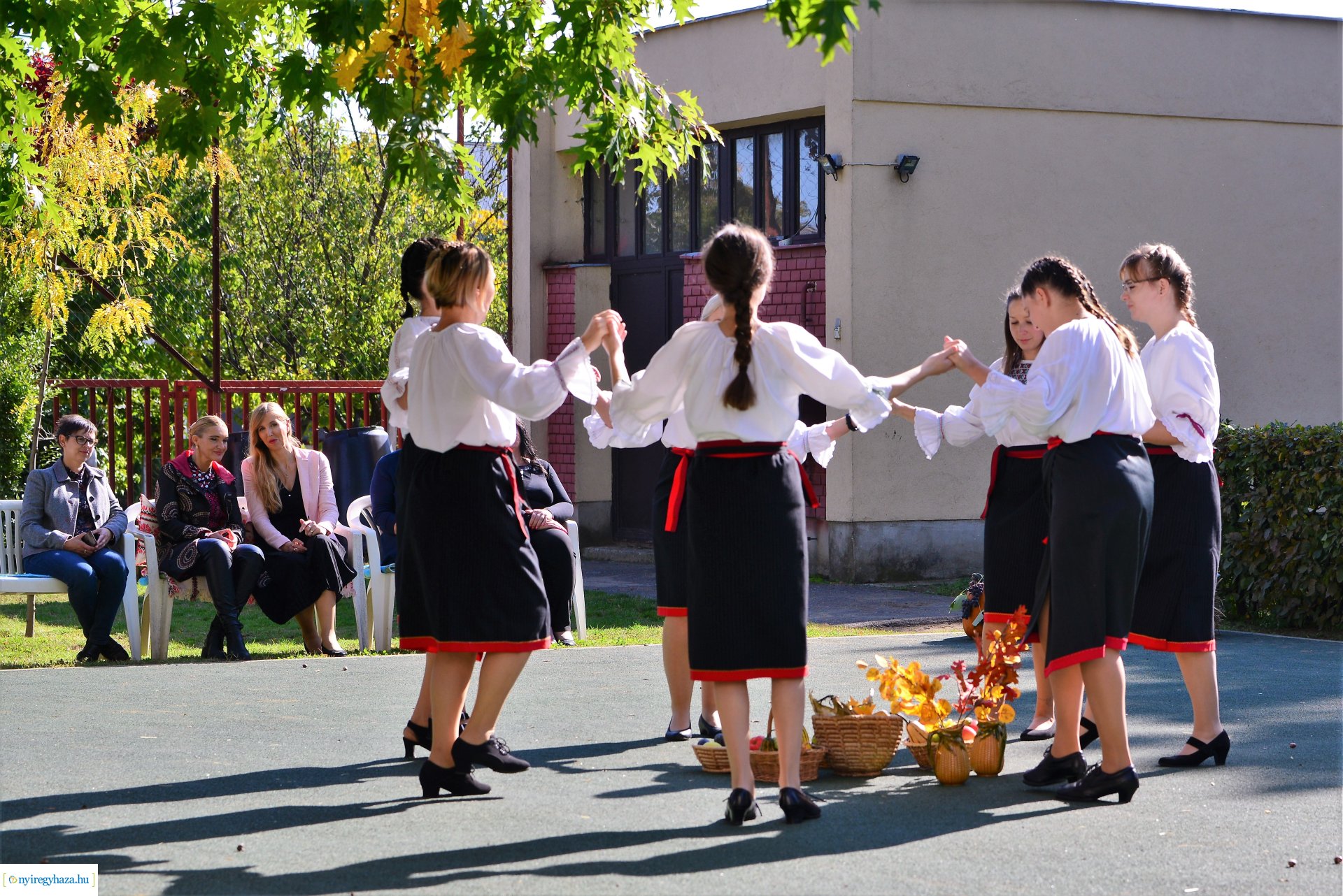 Zsinórlabda pálya bejárás Sóstóhegyen az Eszterlánc Északi Óvoda Nyitnikék Tagintézményében