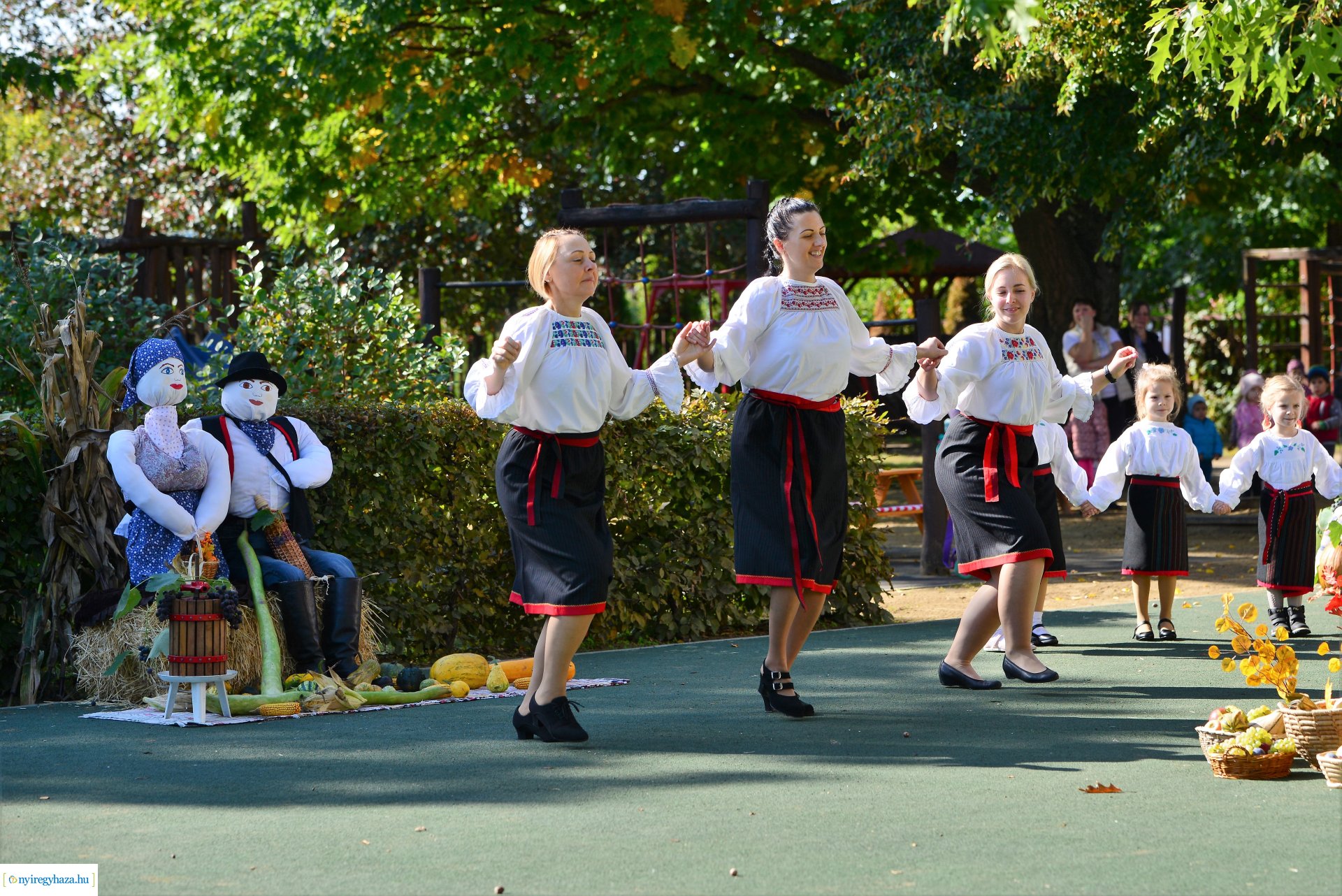 Zsinórlabda pálya bejárás Sóstóhegyen az Eszterlánc Északi Óvoda Nyitnikék Tagintézményében
