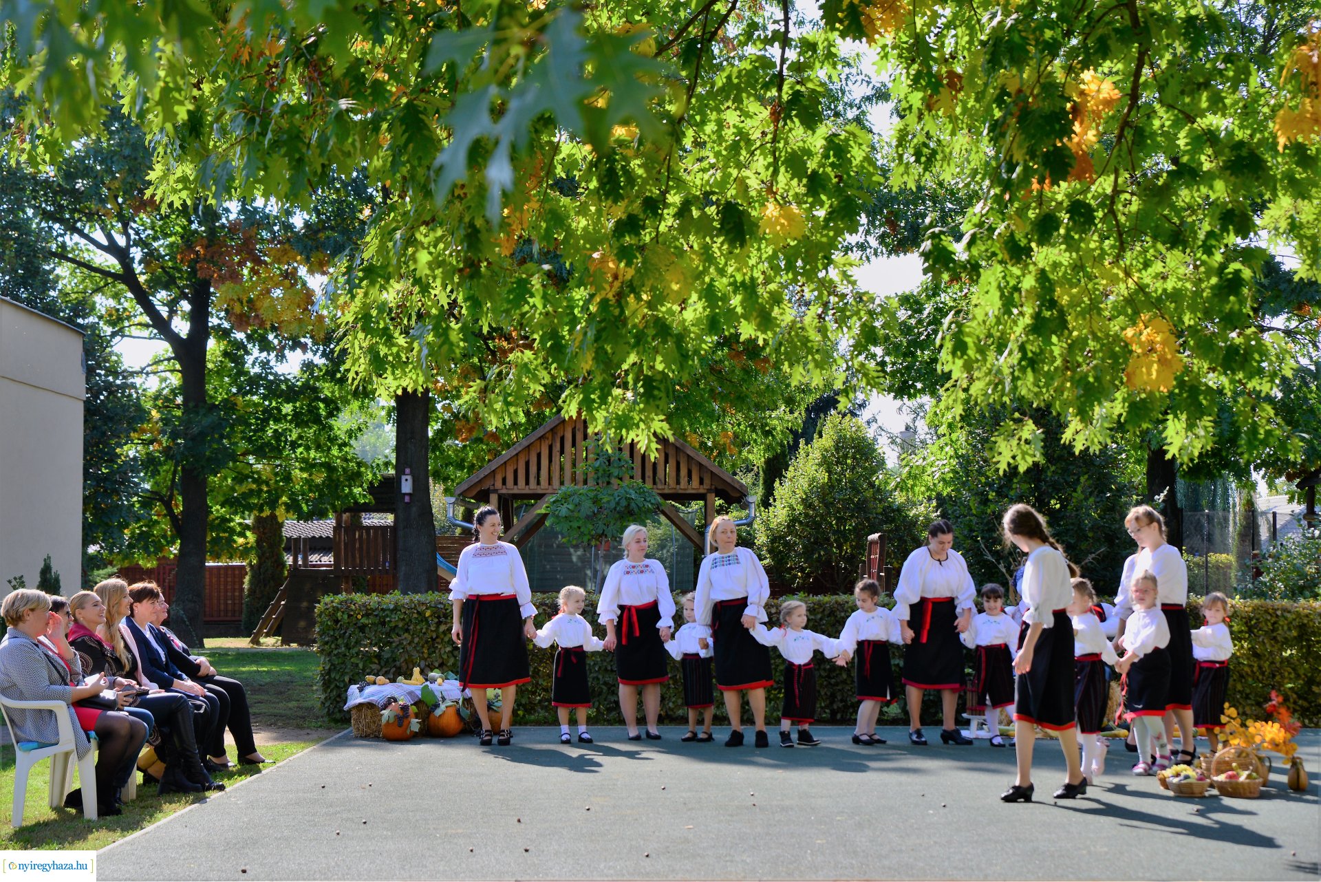 Zsinórlabda pálya bejárás Sóstóhegyen az Eszterlánc Északi Óvoda Nyitnikék Tagintézményében