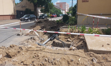 Távhővezeték-hiba miatt forgalomkorlátozás a Népkert utcában