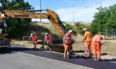 Elkezdődtek az útfelújítási munkálatok – 18 helyszínen dolgozik a NYÍRVV