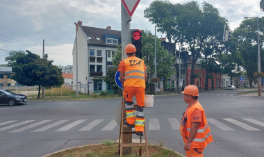 Karbantartják a jelzőlámpákat – Biztonságosabb közlekedésért dolgoznak Nyíregyházán