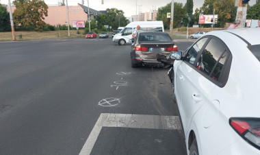 Újabb baleset bénította a forgalmat a 4-es főúton