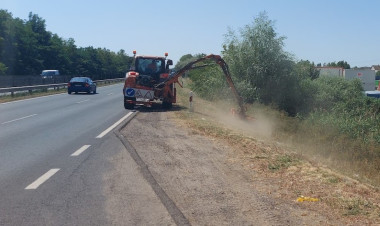 Fűnyírás miatt forgalomkorlátozás van Nyíregyháza és Rozsrétszőlő között