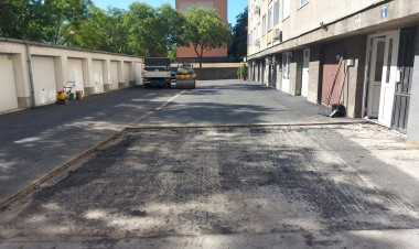 Új aszfaltréteget kapott a Korányi Frigyes utca egy része