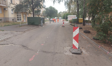 Útburkolat felújítás zajlik a Lobogó utcán