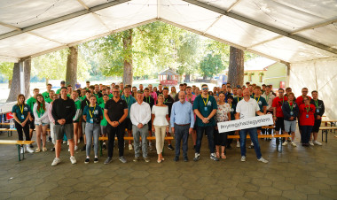 Gólyák lepték el a Tisza-partot - Leendő elsőéveseit köszöntötte a Nyíregyházi Egyetem vezetése a dombrádi Gólyatáborban