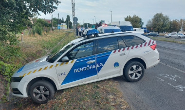 Álló rendőrautóba csapódott egy figyelmetlen sofőr