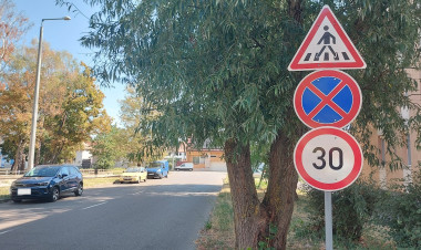 Új sebességkorlátozó táblákat helyeztek ki a Sarkantyú utca egy szakaszán