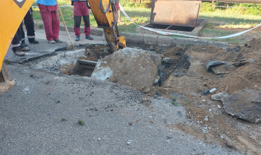 Csőtörés történt a Toldi utcán csütörtökön
