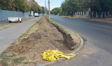 Folytatódik a közvilágítási oszlopok hibájának javítása a Sóstói úton