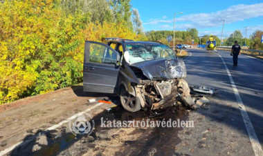 Halálos baleset a 41-es főúton – kisbusz és személyautó ütközött Nyíregyházánál